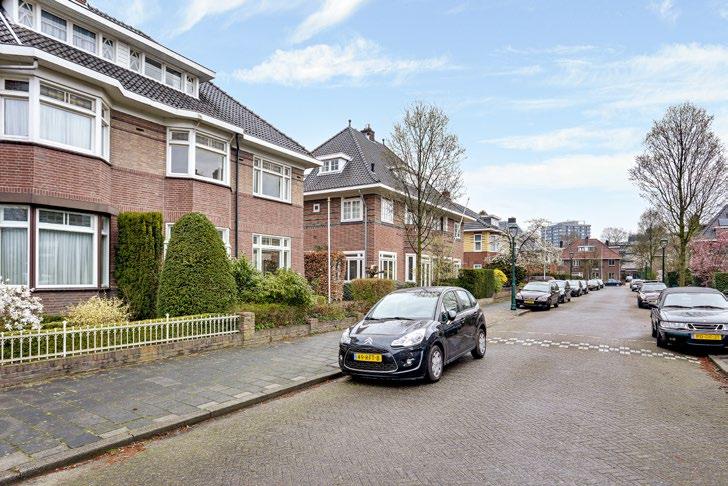 Ruusbroeclaan 10, Eindhoven Royale jaren 30 woning op een fraaie woonlocatie in de gewilde buurt ElzentNoord in stadsdeel Stratum.