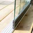 e ouglas veranda s breedte 300 en 0 cm worden geleverd met 2 staanders, en de ouglas veranda s breedte 0, 600 en 700 cm met 3 staanders. oorbeeld veranda: inclusief glazen en houtenwanden.
