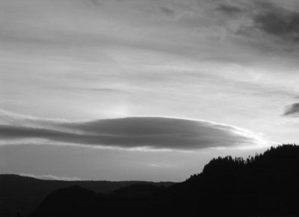 Soms zitten de lagen op verschillende hoogten (Duplicatus). Cumuluswolken. Vlokkige watten of plukken, deze vorm heet Ac Floccus.