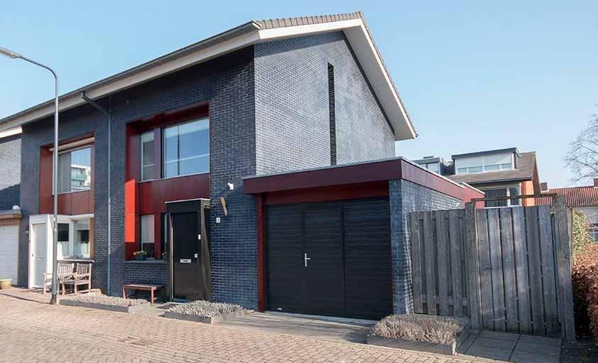 ZY staat te koop Oleanderstraat 2 Breda Eigentijdse 2-onder-1-kap woning met garage in een rustig hofje aan de rand van het Westerpark in de wijk Tuinzigt. Anders dan andere woningen in de buurt.