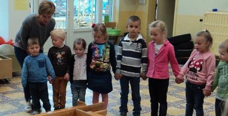 6 Enkele troeven in de kijker Leefgroepen in onze kleuterschool Waar kinderen op een andere wijze gegroepeerd worden (2,5-jarigen, 3-jarigen, 4-jarigen en 5-jarigen) bij elkaar in één klasgroep