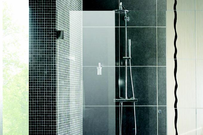 Glazen douche deuren en wanden Voor glazen deuren en wanden in de badkamer is maatwerk op de millimeter vereist.