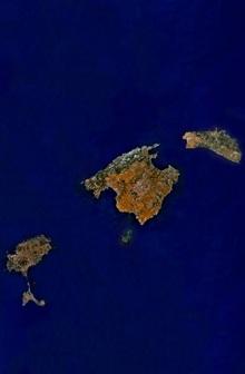 De Balearen De Balearen bestaan uit vier eilanden: Ibiza, Formentera, Mallorca en Menorca, zo n 150 kilometer van Valencia op het vasteland van Spanje.