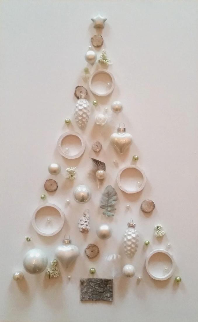 Wanddecoratie kerst Unieke wanddecoratie gemaakt met natuurlijke materialen en kerstdecoratie in neutrale tinten. Staat mooi op een wandplankje, sidetable of dressoir.