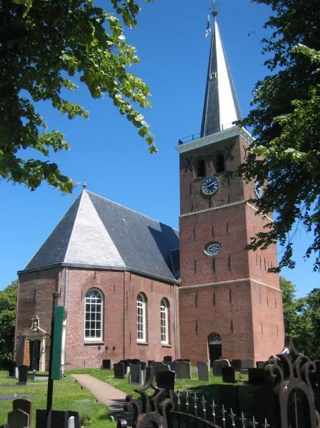 Plaatsbepaling kerkelijke gemeenschap vanuit het verleden De eeuwenoude Sint Martinuskerk (stichting rond het jaar 1100) staat letterlijk midden in ons dorp.