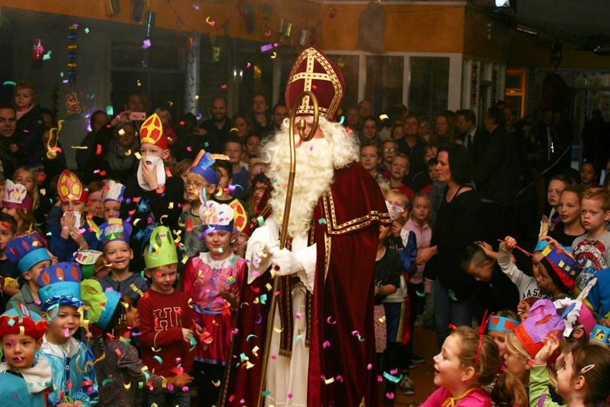 Alle kinderen hebben Sinterklaas een stoere dansmove aangeleerd op het