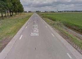 Valburg Fietsers ervaren de route Oosterhout Nijmegen aan de kant van Oosterhout niet als eenduidig.