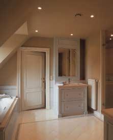Het resultaat: 3 badkamers in een luxueuze klassieke stijl met elk hun eigen accenten. 1 & 2.