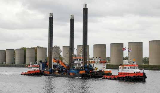 Scheldestroom voor Van Oord de Razende Op 13 april arriveerde de Centaurus in de Bol van Moerdijk naar het Calandkanaal.