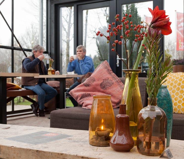 ARRANGEMENTEN Over koffie valt veel te vertellen. Graag delen we onze passie en kennis met u tijdens onze proeverijen. Er zijn verschillende koffieproeverij-arrangementen.