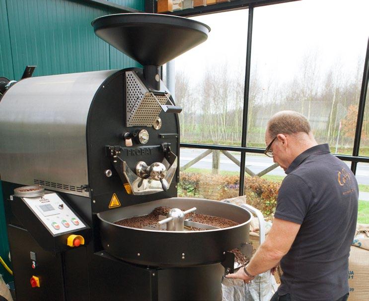 COFFYN LEVERT KOFFIE Jaarlijks branden we bij Coffyn zo n 15 ton fairtrade koffie, waaronder ook biologische koffie.