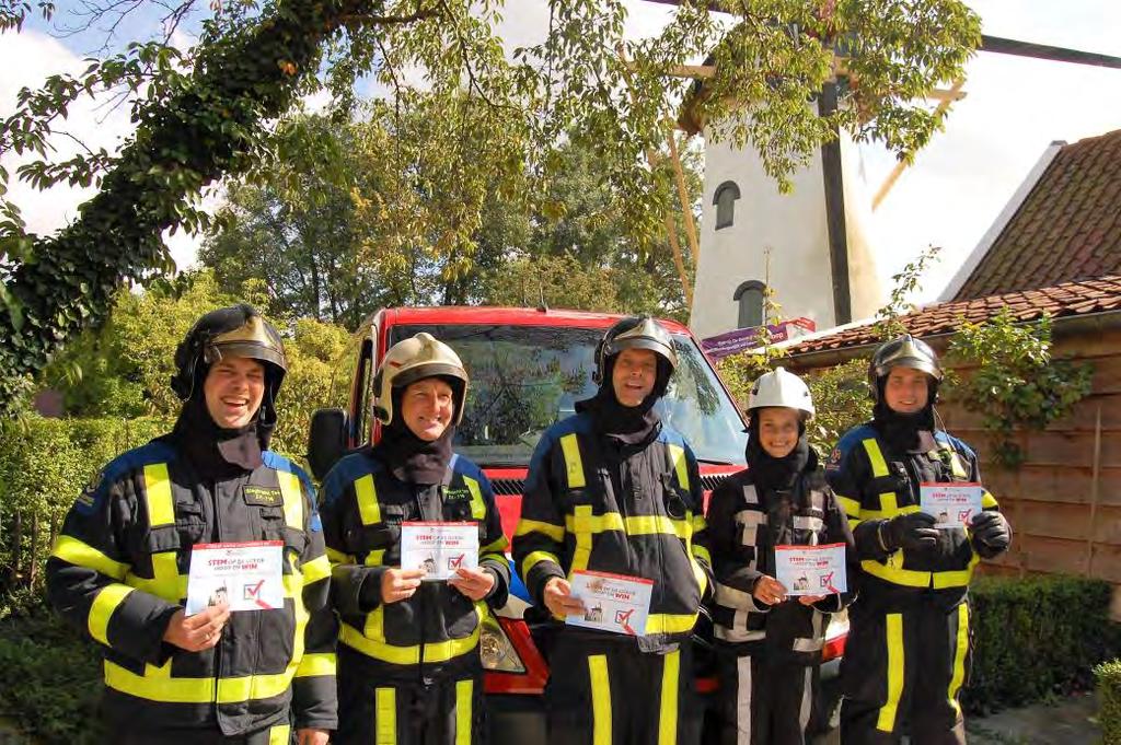 Ook de brandweer van Westmaas-Mijnsheerenland deed enthousiast mee om stemmen te winnen voor De Goede Hoop.