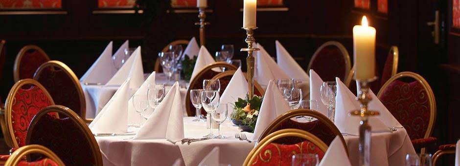 Zondag 17 december Kerstdiner Met de Kerst in zicht is er natuurlijk weer het geweldige diner bij Van der Valk.