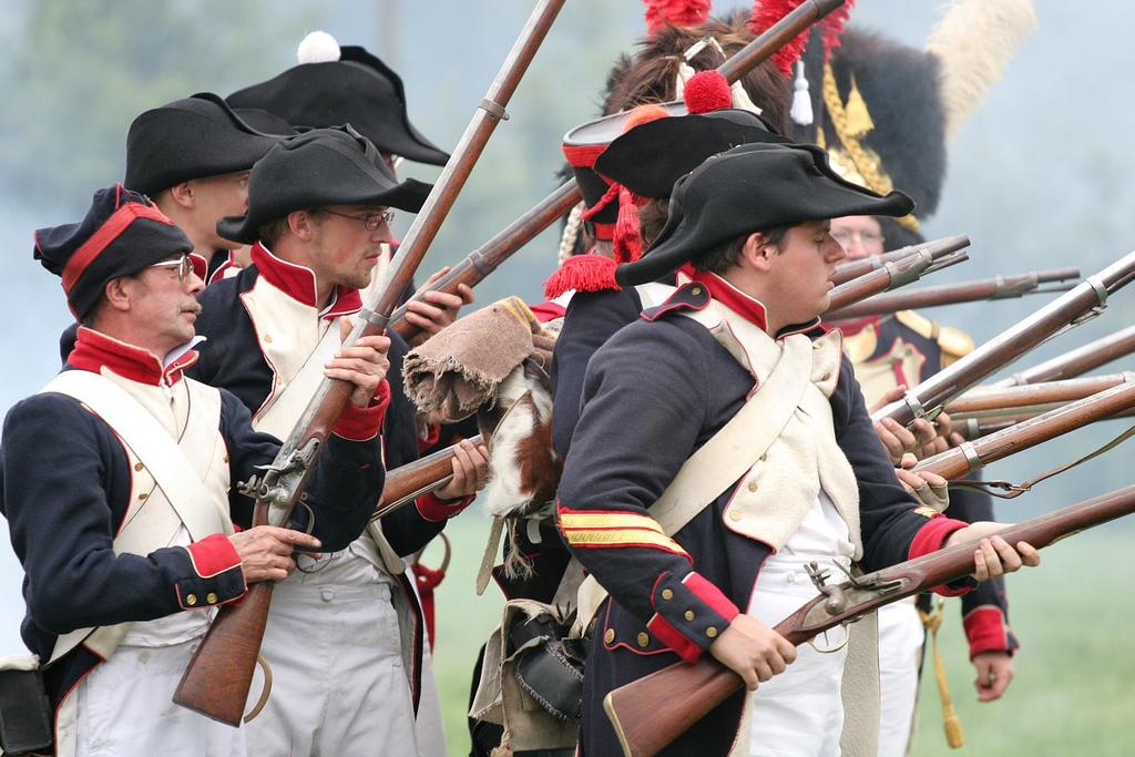 De tijd van pruiken en revoluties: De Fransen in Hardenberg ZE KOMEN! 1. De Franse soldaten kwamen in 1795 in Nederland. Hoeveel jaar was dat na het begin van de Franse Revolutie? 2.