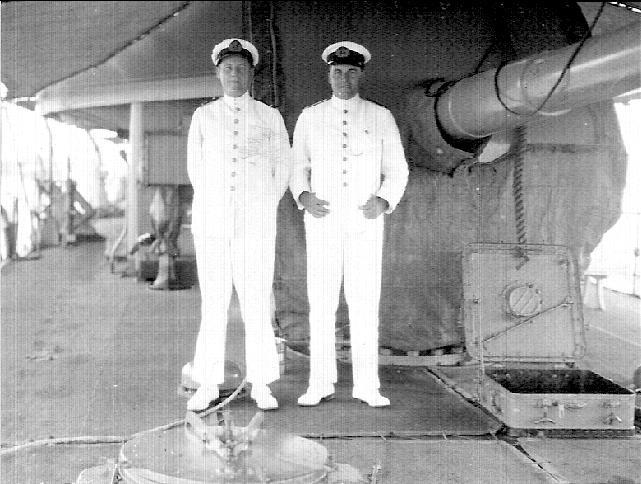 oplossen. Ik was toen net meerderjarig en wachtofficier op de onderzeeboot, liggende ter rede van Ambon. De enige officier aan boord. Een van onze diesels was in reparatie.