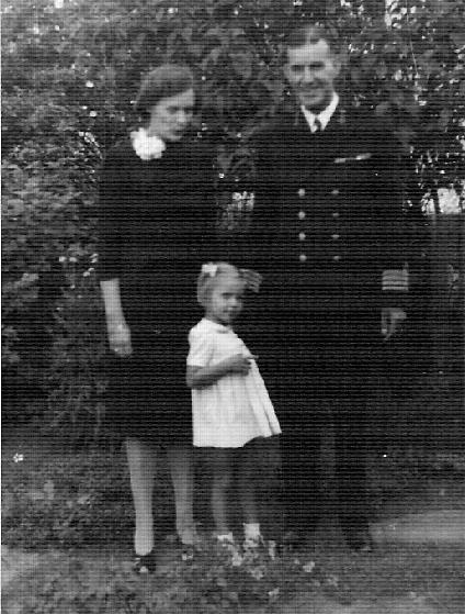 Teun Perks Gooszen en haar man Kapitein ter Zee Jan Perks met hun dochter Henriette Paulina 1948 De schoonzoon van A.F.