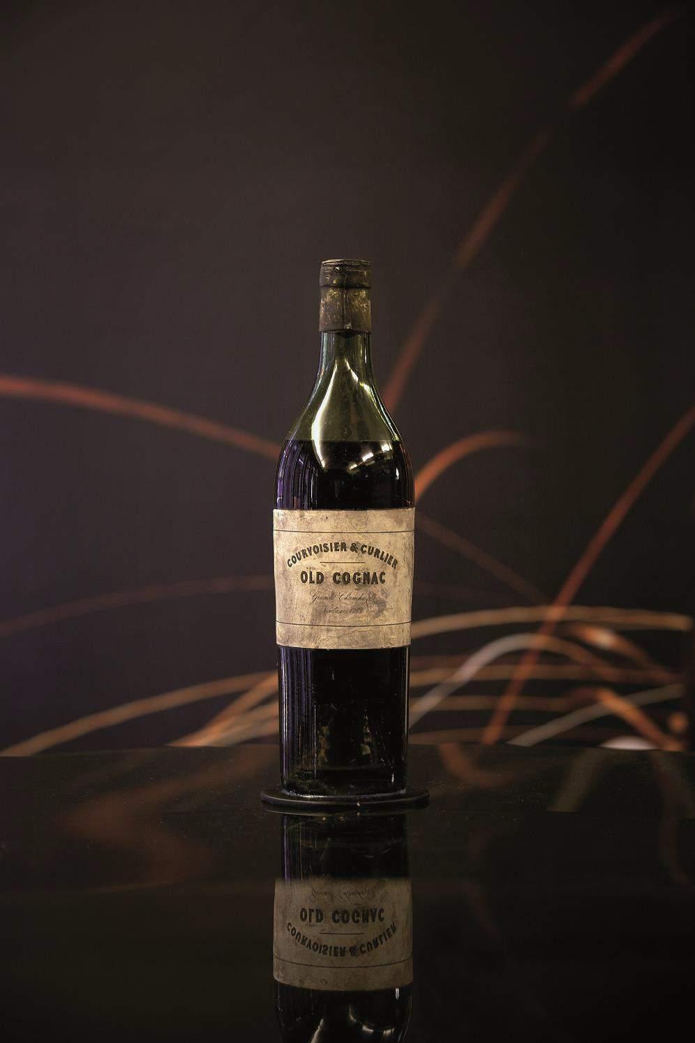 Een Courvoisier & Curlier Grande Champagne Cognac uit 1789. Een van de zeldzaamste en oudste vintages van Courvoisier.