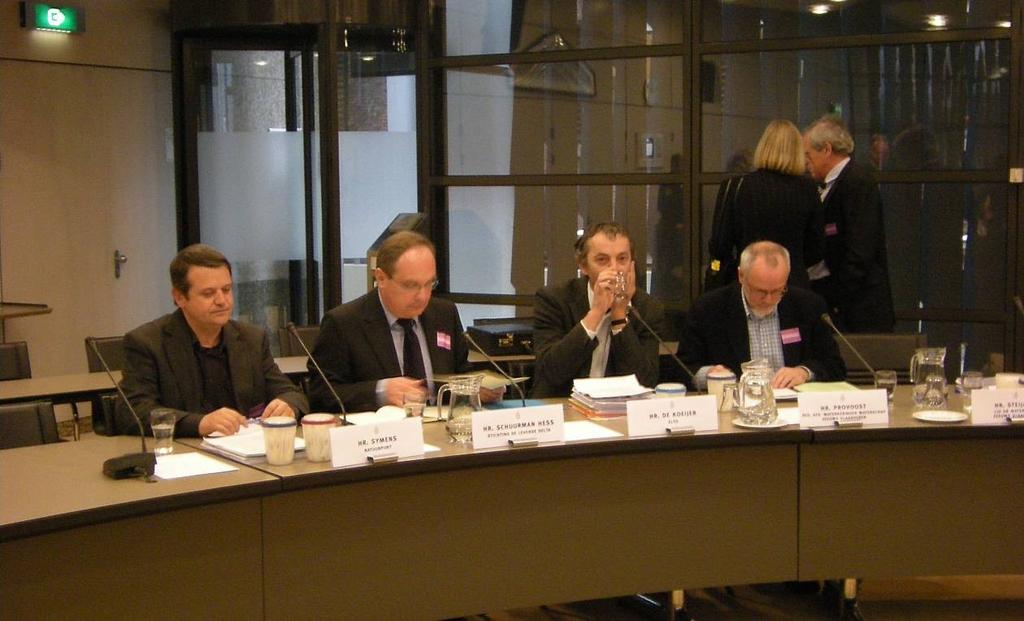 Advies van de Commissie Nijpels Op 20 juni 2008 heeft een vertegenwoordiging van het bestuur zich bij de Commissie Nijpels gepresenteerd, en haar visie op de alternatieven voor ontpolderen zoals het