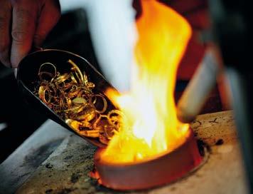 Récupération très efficace du diamant et des pierres de couleur dans les bijoux en procédant à la dissolution chimique du métal.