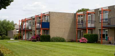 Verpleegunit Op de begane grond van Randhof ligt de kleinschalige verpleegunit. De unit bestaat uit drie woningen met ieder zes à zeven ouderen die verpleeghuiszorg nodig hebben.