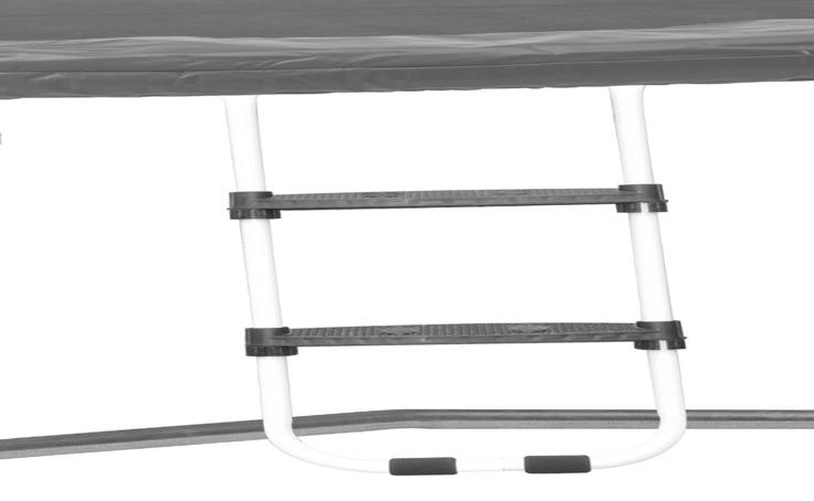 Ladder Voor een veilige op- en afstap is een ladder verkrijgbaar, met schuin geplaatste antislip treden en roestwerend gecoat frame.