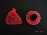 - M18e: (= enkelvoudig elektronisch rood oormerk, bedoeld om tijdelijk een