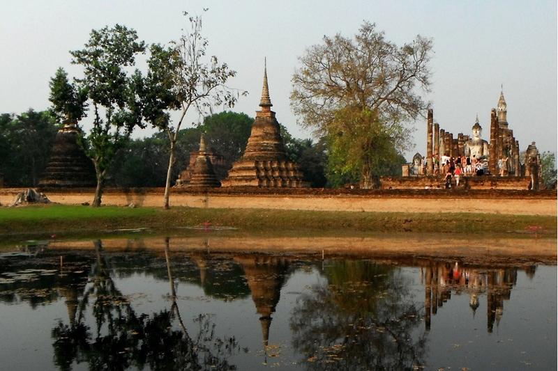 Dag 6: Sukhothai Met je reisbegeleider maak je vandaag een fietstocht naar het µhistorical Park van Sukhothai. Dit park herinnert aan de tijd dat Sukhothai als hoofdstad fungeerde, van 1238 tot 1350.