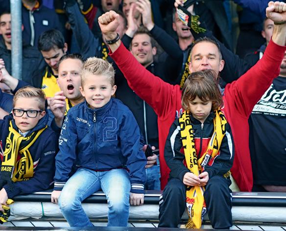 6 7 FAN PROFIELEN Iedere week zitten er gemiddeld bijna 35.000 fans in het stadion om te genieten van een Jupiler League wedstrijd. De diversiteit onder deze fans is enorm.