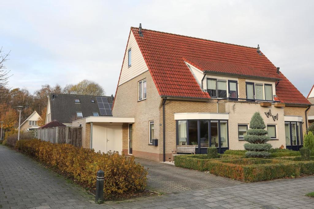 .. TE KOOP Scheermolen 35, 7641 LV Wierden Vraagprijs: 289.000,- k.k... Weghorst Makelaardij B.V. Rijssensestraat 6 7642 CX WIERDEN Tel.