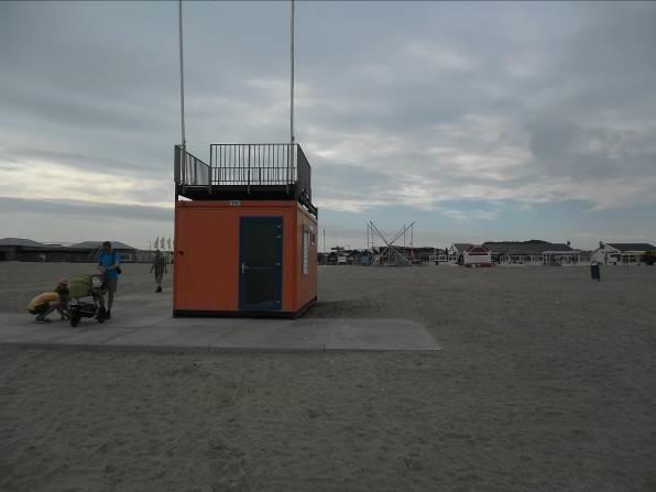 KNRM Meeuwen op het strand