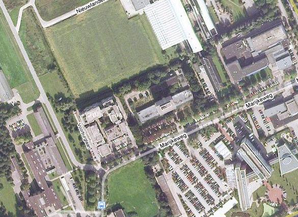 Inleiding 1.1 Beschrijving plangebied Het plangebied bestaat uit een bedrijventerrein. Dit terrein is bebouwd met een groot kantoorgebouw en een kleiner gebouw.