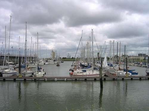 Friederichskoog (4 km) afgaand tij (tegen).