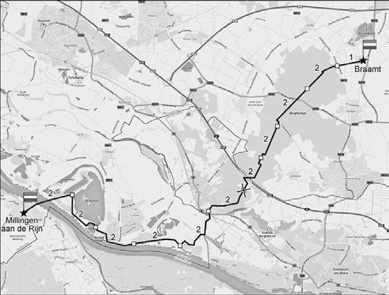 4 maximumscore 3 Bijvoorbeeld laten zien door: de juiste tijdstippen van Henk en Ingrid bij de juiste plaatsen op de kaart te zetten 2 De juiste plaats op de kaart aangeven (bij 12 km vanaf Millingen