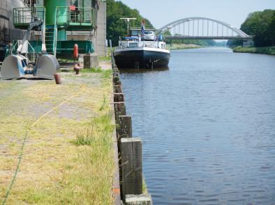 Laser Boot, hamer, pijllood, priem, camera Overzichtfoto's Overzicht oost naar west Overzicht west naar oost Opmerking Stalen damwand langs wachtplaats oostelijk van de overslagkade Damwandtype