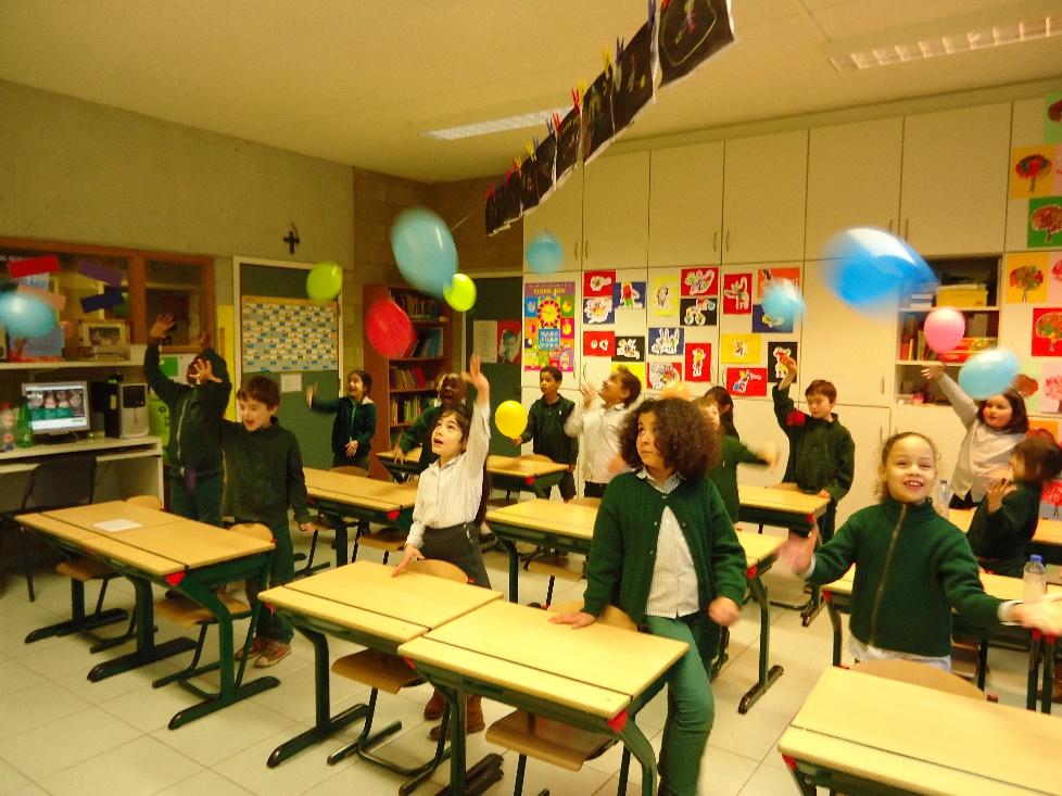 Het leertraject uitwerken: uitgangspunt (5 ) Activiteit: een opgeblazen ballon loslaten Beweegreden: de kinderen krijgen een