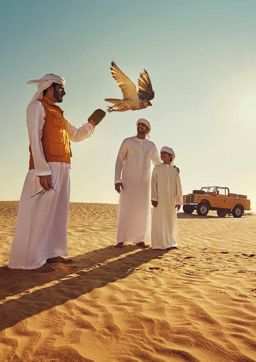 Ten zuiden van het emiraat Abu Dhabi ligt Saoedi-Arabië en ten oosten Oman. In het noordoosten grenst het aan het emiraat Dubai en in het noorden aan de Perzische Golf.