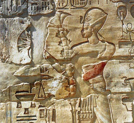 Nog een belangrijk kenmerk voor de Egyptische kunst is dat er geen perspectief aanwezig is. Het perspectief wordt weergegeven door horizontale rijen onder elkaar te plaatsen.