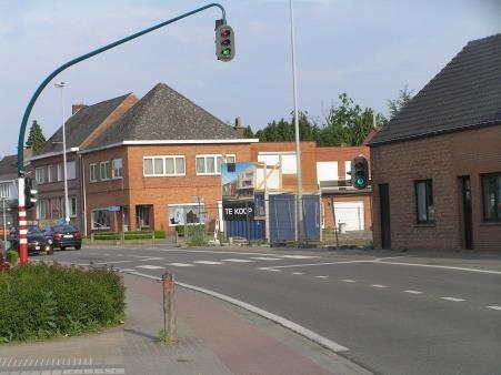 Controlepunt 9: Verkeerslicht Oudstrijderslaan en Kruispunt Papestraat Oudstrijderslaan: Volg de aanwijzingen van het verkeerslicht.