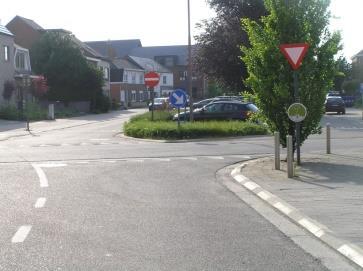 Controlepunt 2: Kruispunt Kempenlaan - Stationsstraat: Vanuit de Kempenlaan sla je rechtsaf (vaardigheid 2 en extra vaardigheid) en rij je via de Stationsstraat richting de Putsebaan.