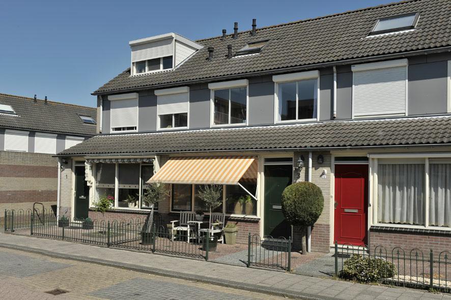 S.M VAN HOUTENSTRAAT 3 SPIJKENISSE Deze woning mag u niet missen!