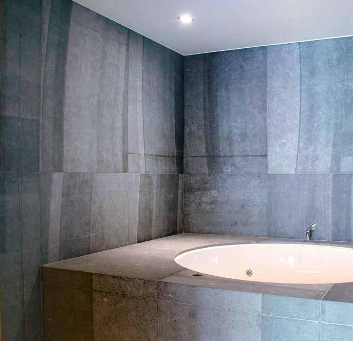 Blauwe Steen uit Henegouwen gebruiken in uw badkamer, douche, binnenzwembad of als wastafelblad, is een eerbetoon brengen aan zijn oorsprong Niets geeft meer rust dan u te herbronnen in contact met