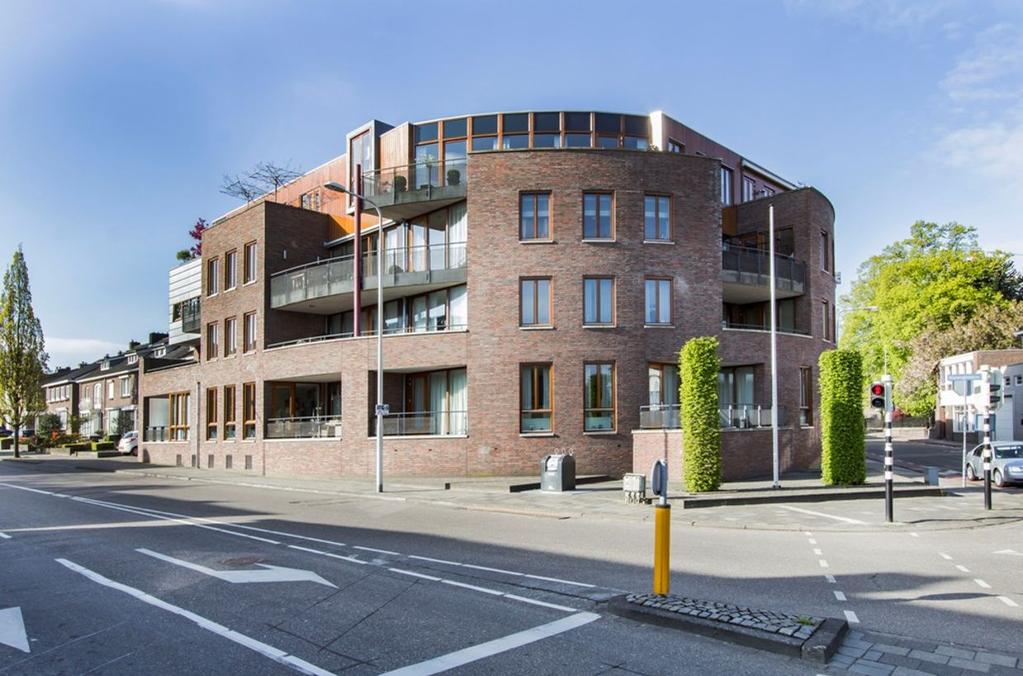 Ligging en indeling Souterrain: Ondergrondse parkeergarage alwaar de eigen berging is gelegen (10 m2).