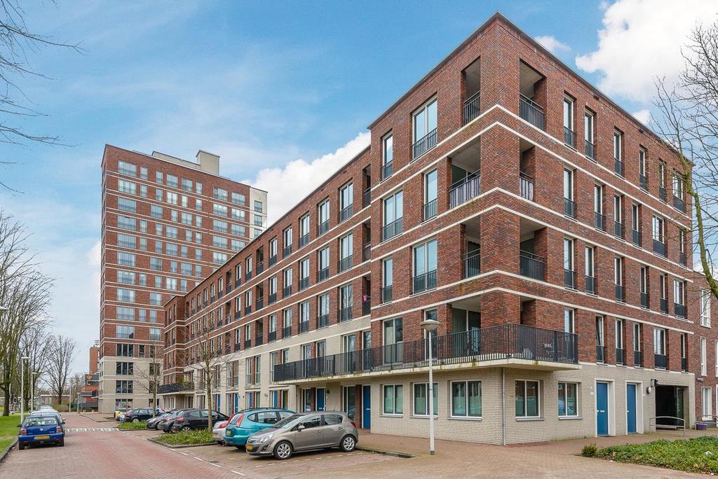 Heerlijk licht en nieuw 4kamer appartement op een leuke locatie in AmsterdamNoord Amsterdam, IJdoornlaan 42 Download nu ook onze nieuwe app Bert van Vulpen Makelaars +