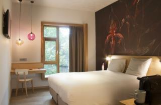 de Botanica entresol junior suites In de Botanica bevinden zich 7 entresol suites voorzien van een slaapverdieping met tweepersoonsbed en een dakraam voor uitzicht op de sterren.