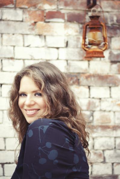 De van oorsprong Amerikaanse Kristen Huebner is nu als musicus werkzaam in Nederland en Europa.