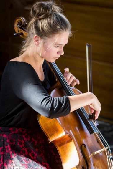 Gerda Marijs studeerde cello in Brussel en in Utrecht. In 2009 maakte ze kennis met de authentieke uitvoeringspraktijk en werd verliefd op de barokcello met zijn darmsnaren.