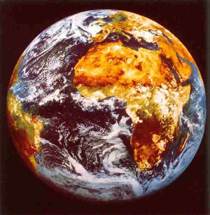 Figuur 1 Op de Aarde zorgen de Zon en de atmosfeer samen voor een leefbare temperatuur. 1 Oriëntatie Klimaatverandering Het klimaat op Aarde is niet constant.