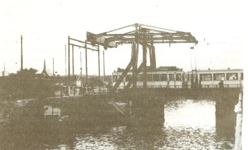 De Visserijbrug het wipbrugje is rond