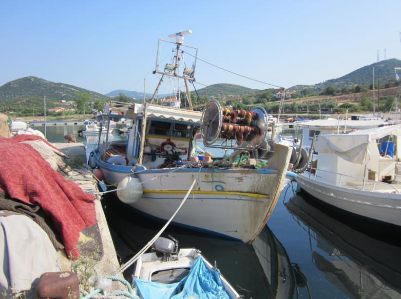 Schelpen zoeken op een vissersboot in Griekenland door Robert Reuselaars In mei 2012 was ik op uitnodiging van een vriend in Griekenland twee weken in Grieks Macedonië.