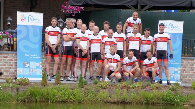 Zo kunnen wij nu een als prachtige groep door het Limburgse fietsen.(en daar buiten).